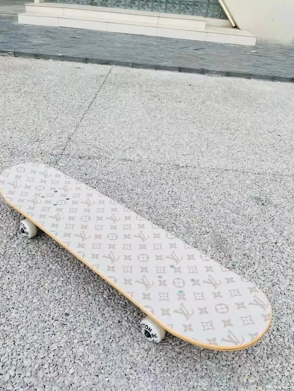 LV SKATEBOARD CUSTOM 0519